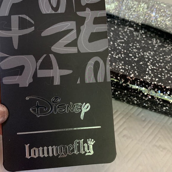 Loungefly x Disney Minnie Mouse Glitter Zip Around Sequin Wristlet Wallet - Picture 5 of 16